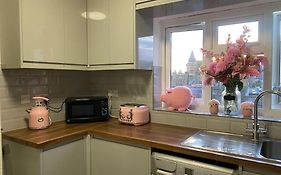 Brighton New Apartment Free Parking Sleeps 6